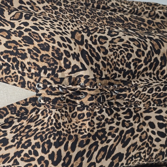 Oversized Animal Print Blouse - Picture 2 of 4